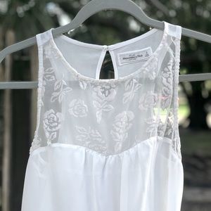 White with light blush top flowers 🤍🌸